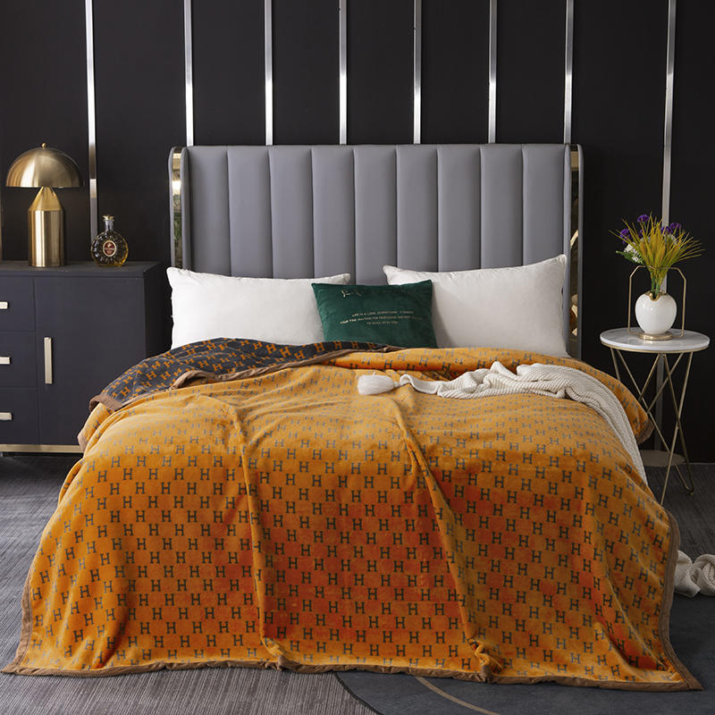 Modern Design Polyester Blanket Lightweight