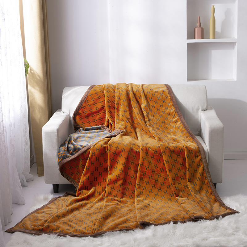 Very Soft Polyester Blanket Modern Design