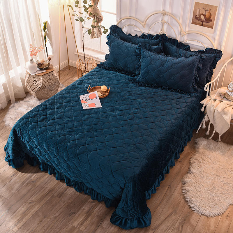 Luxurious Twin Size Bedspread