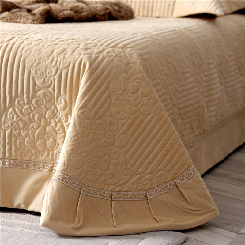 King Bed Beige Bedspread