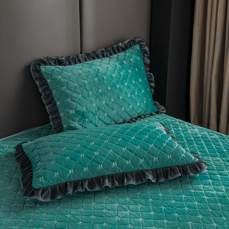 green Cover Set Bedspread