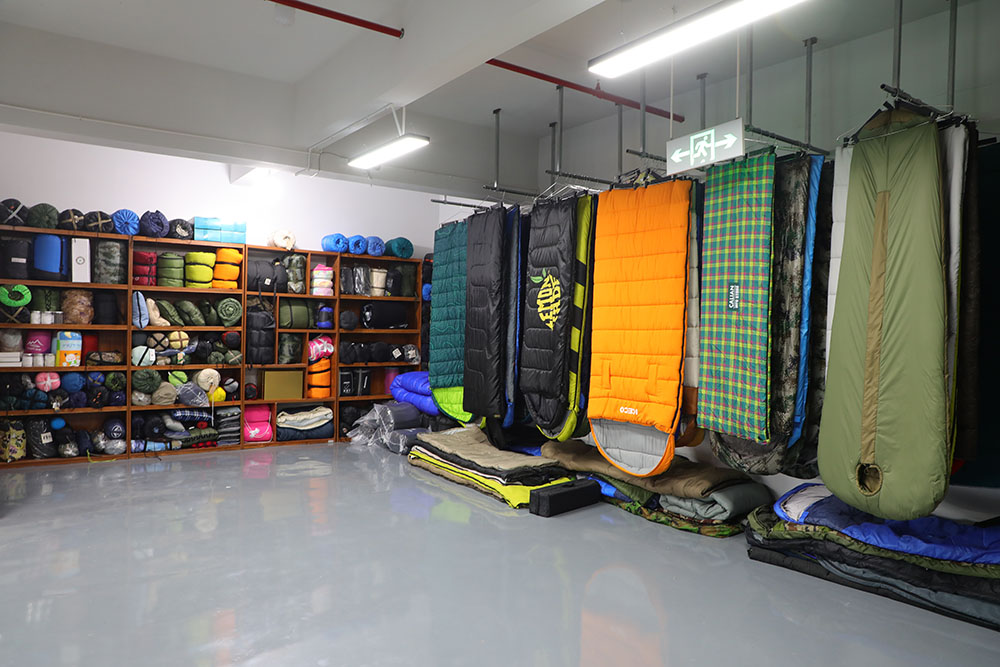 mold-resistant and moisture-proof emergency relief sleeping bags