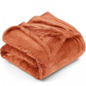 Double-needle stitching fleece blanket