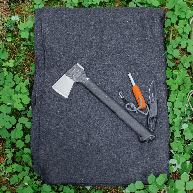 How to Choose Emergency Relief Blankets | 2026 Material & Specification Buying Guide for Post-Disaster Resettlement Distribution